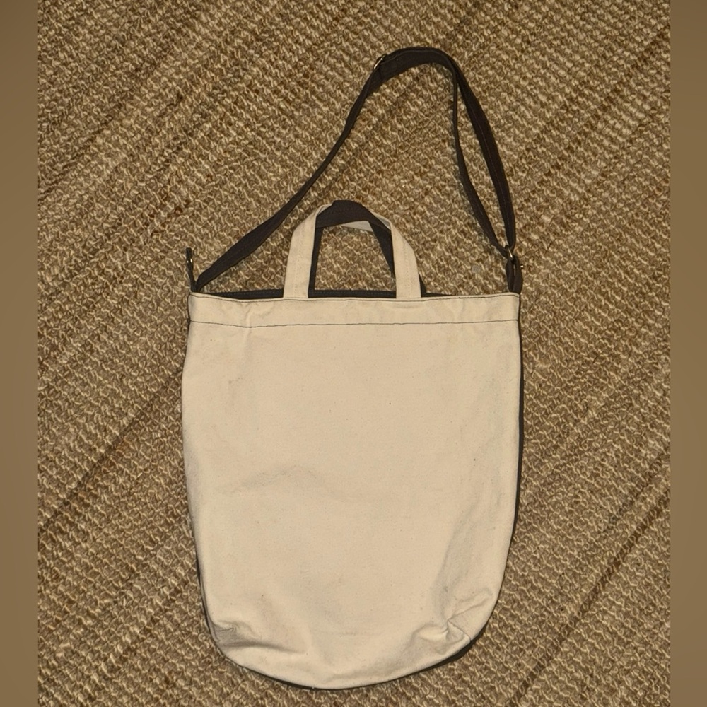 BAGGU DeadStock cream + dark navy duck bag